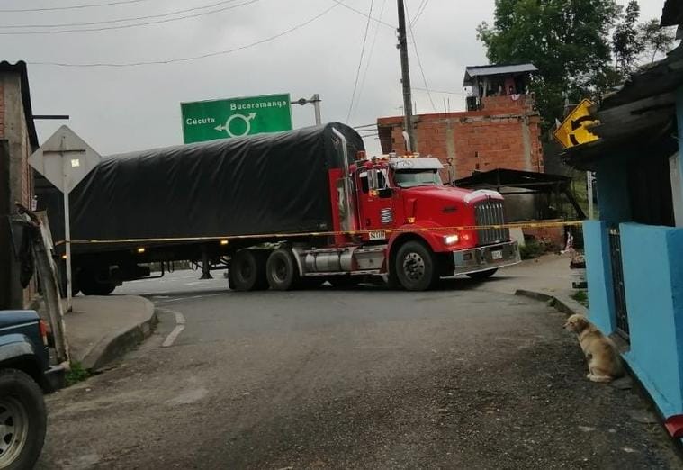 Conductor murió dentro de su vehículo