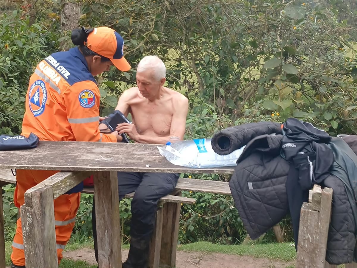 Rescatan a ocho montañistas aislados por un derrumbe tras el terremoto en Ibagué