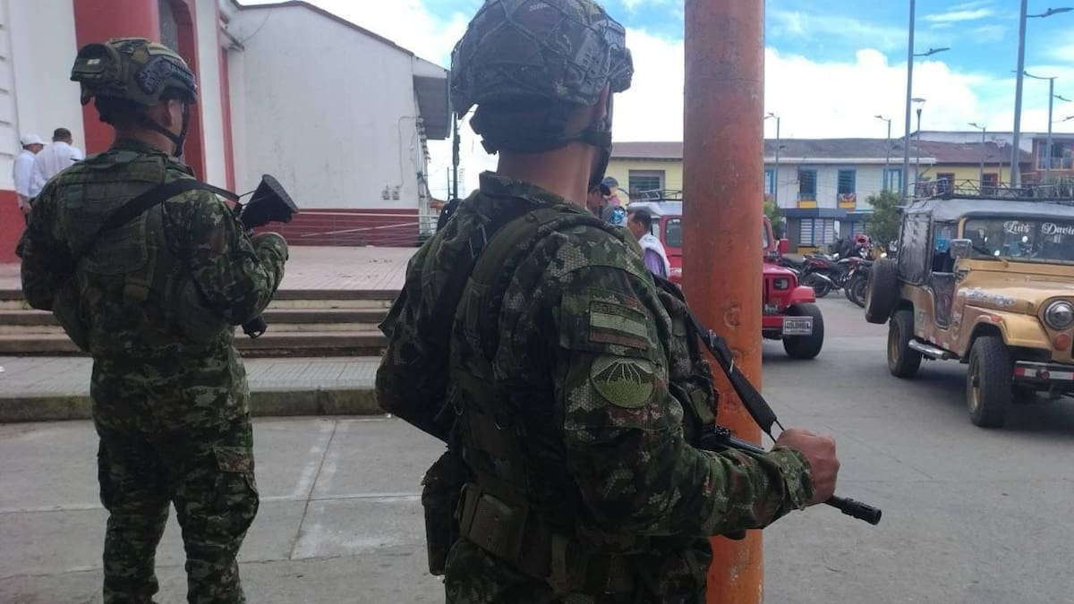 Envían 800 militares al sur del Tolima por denuncias sobre carnetización de disidencias