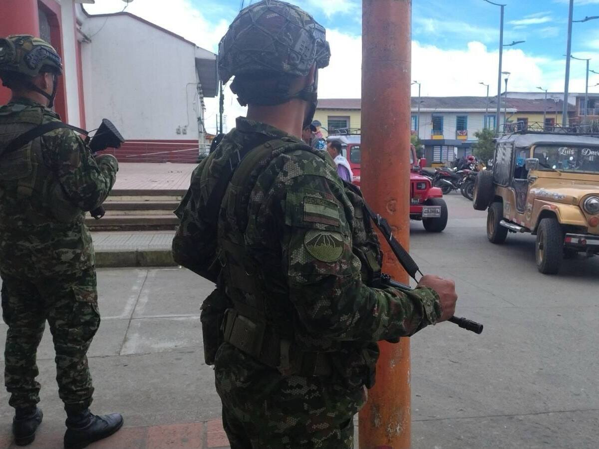 Envían 800 militares al sur del Tolima por denuncias sobre carnetización de disidencias