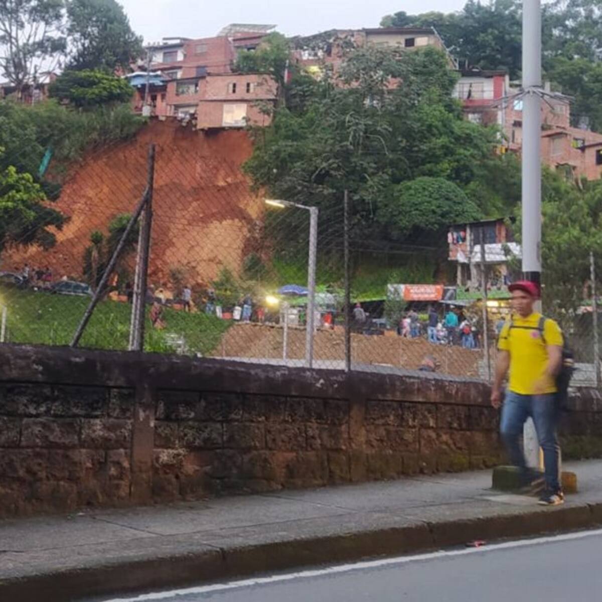 Veintidos viviendas evacuadas por deslizamiento en Manrique
