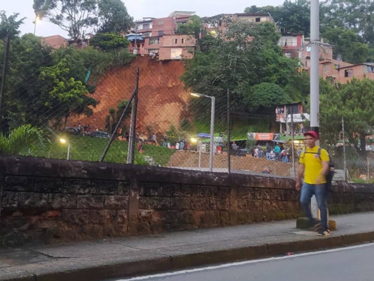 Veintidos viviendas evacuadas por deslizamiento en Manrique