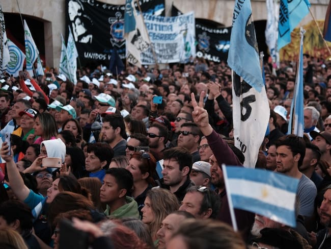 Con recesión, argentinos van a las urnas pensando en el bolsillo