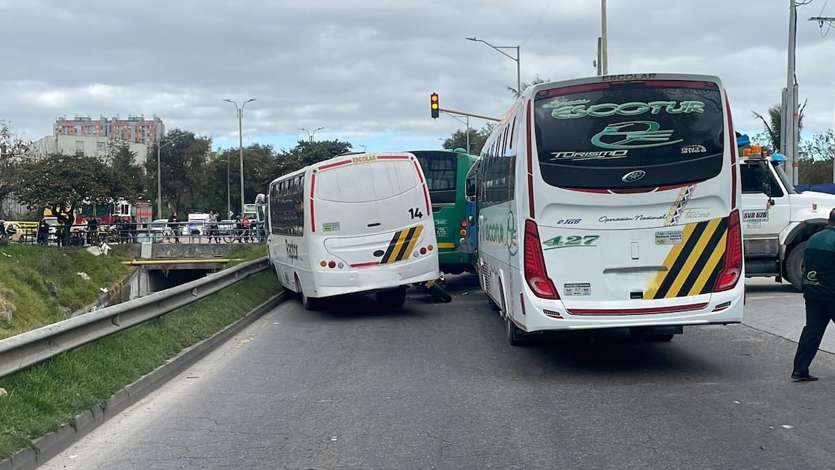 Un muerto y varias personas heridas en una mañana accidentada en Bogotá