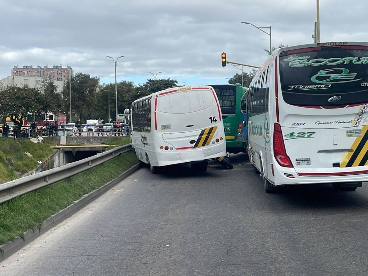 Un muerto y varias personas heridas en una mañana accidentada en Bogotá