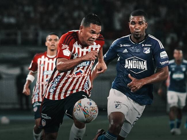 Carlos Bacca y Danovis Banguero en el duelo de la Superliga / @JuniorClubSA