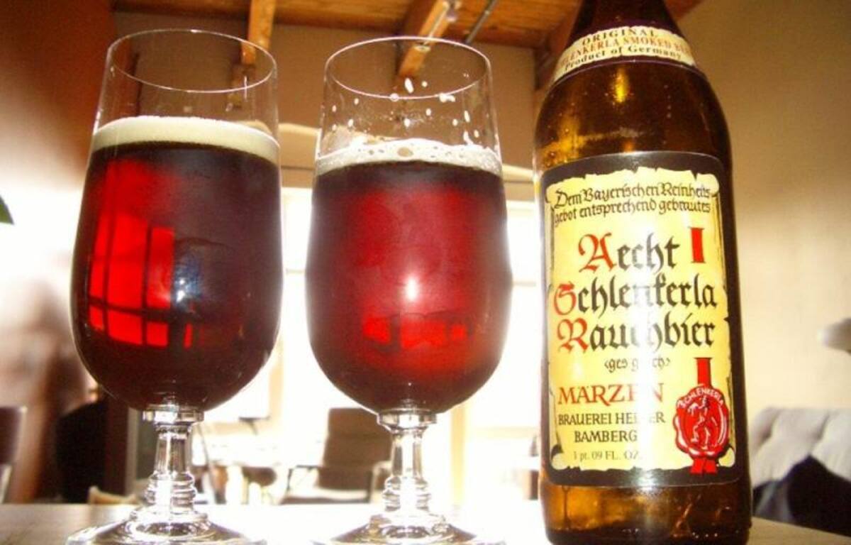 Rauchbier es una cerveza alemana de alta fermentación, típicamente de color oscuro y ahumada en el gusto. El ahumado es debido a la sequedad o al humo de la malta sobre el fuego durante el proceso de la elaboración de la cerveza.