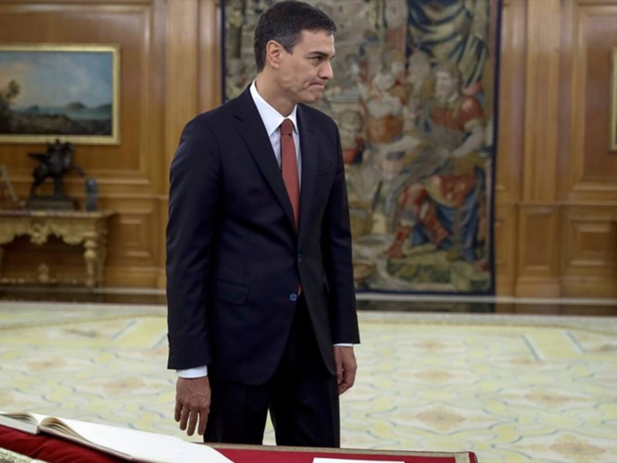 Pedro Sánchez, nuevo presidente del Gobierno de España, promete su cargo ante el rey
