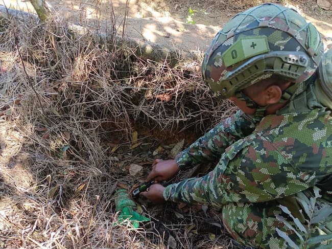 El elemento bélico pertenecía a la compañía Fardey Díaz de la estructura Carlos Patiño, según las autoridades. Crédito: Ejército Nacional.