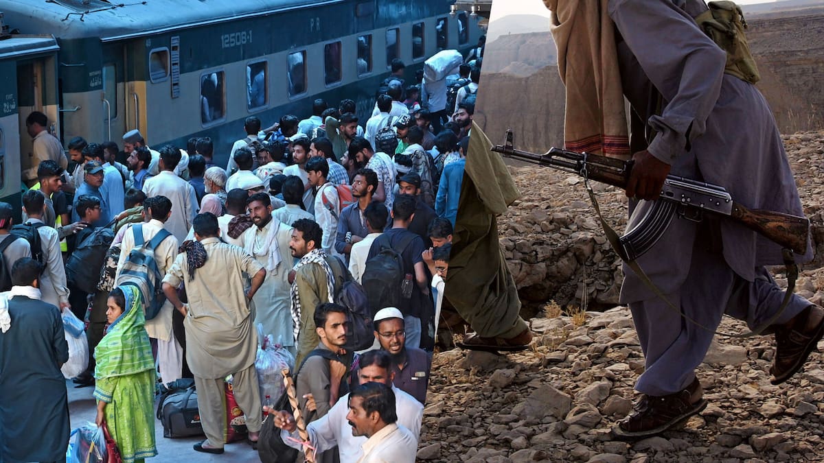 Pakistán: grupo guerrillero secuestra un tren con más de 100 pasajeros