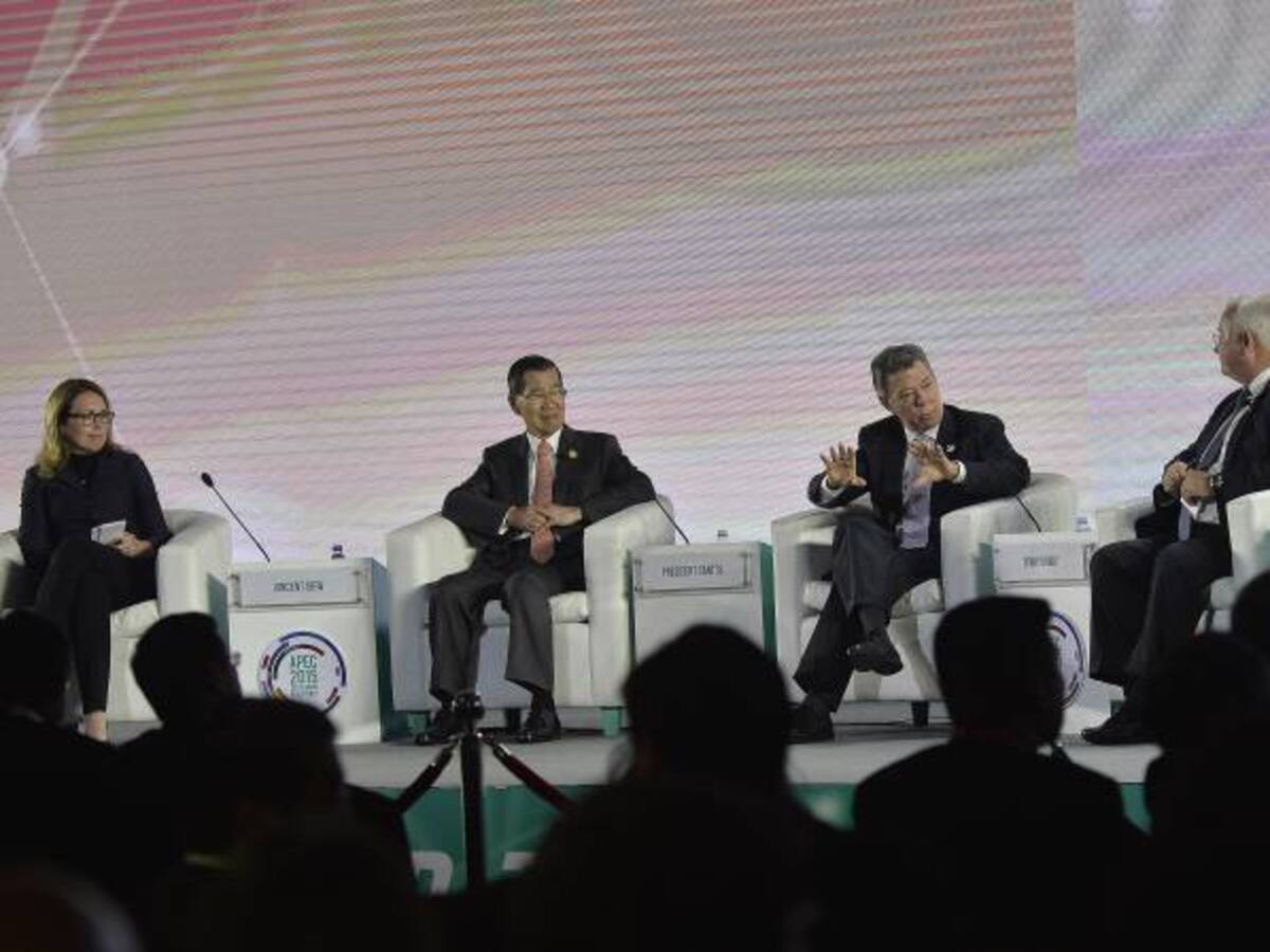 Iré a París a respaldar la lucha contra el terrorismo: Santos