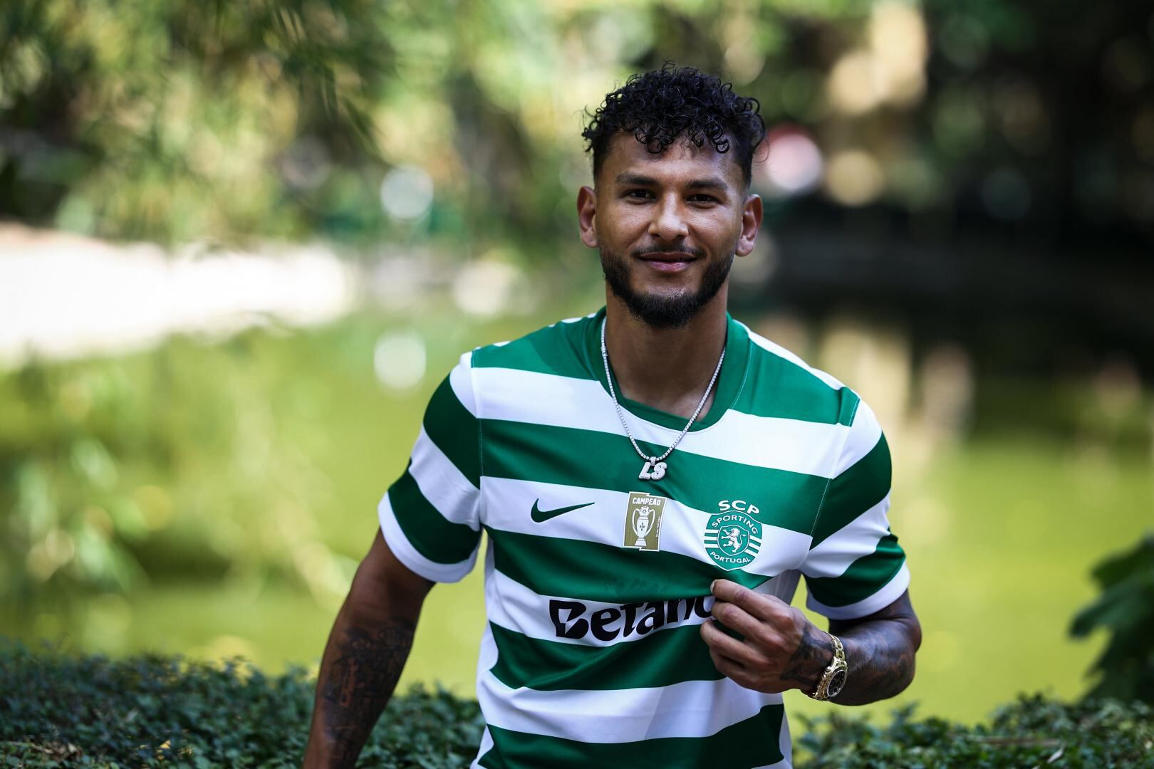 Luis Javier Suárez, presentado como nuevo jugador del Sporting Lisboa / sporting.pt.