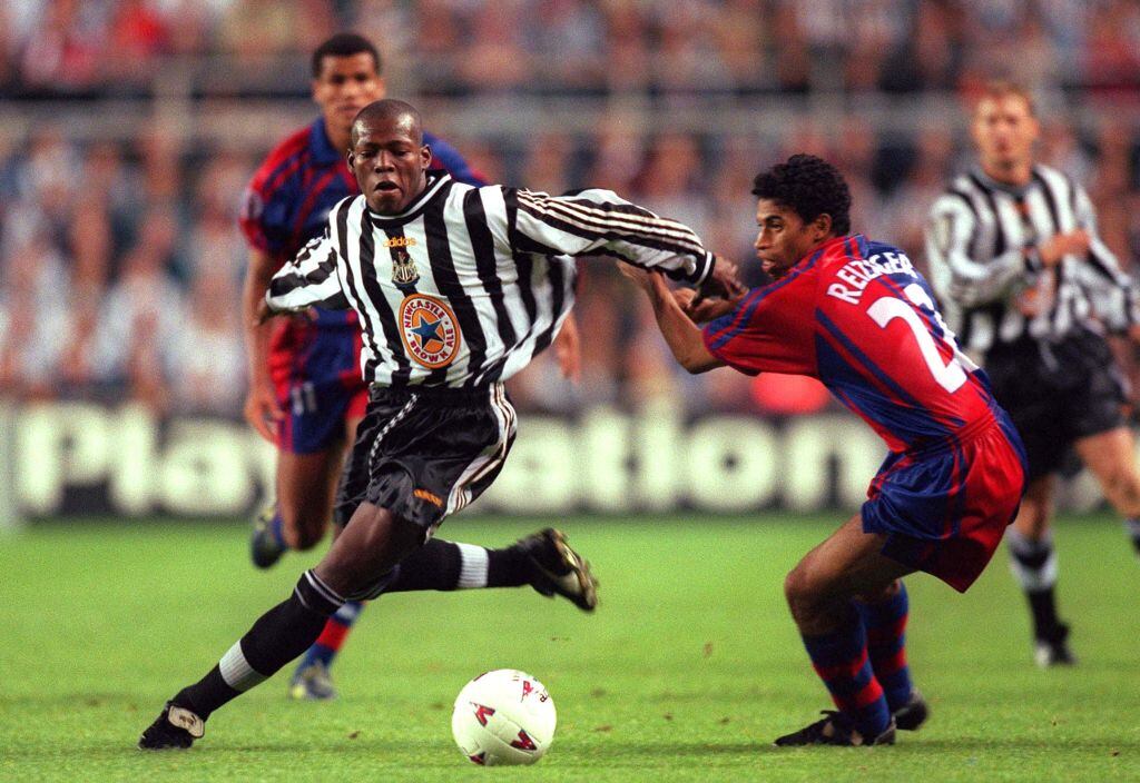 UEFA Champions League 1997-98, Newcastle United v Barcelona. Faustino Asprilla y Michael Reiziger / Getty Images