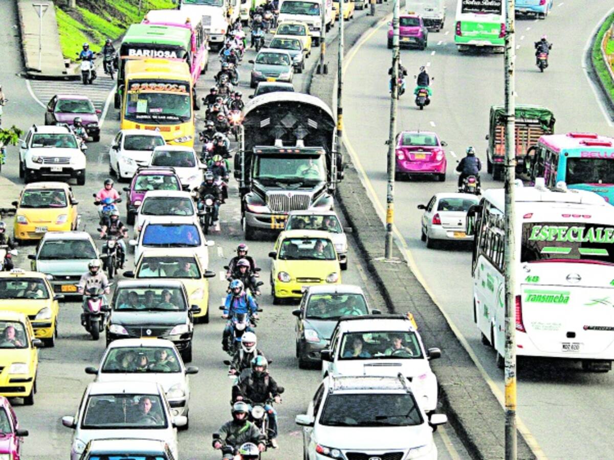 Está de acuerdo con ajustar el impuesto de rodamiento de carros y motos