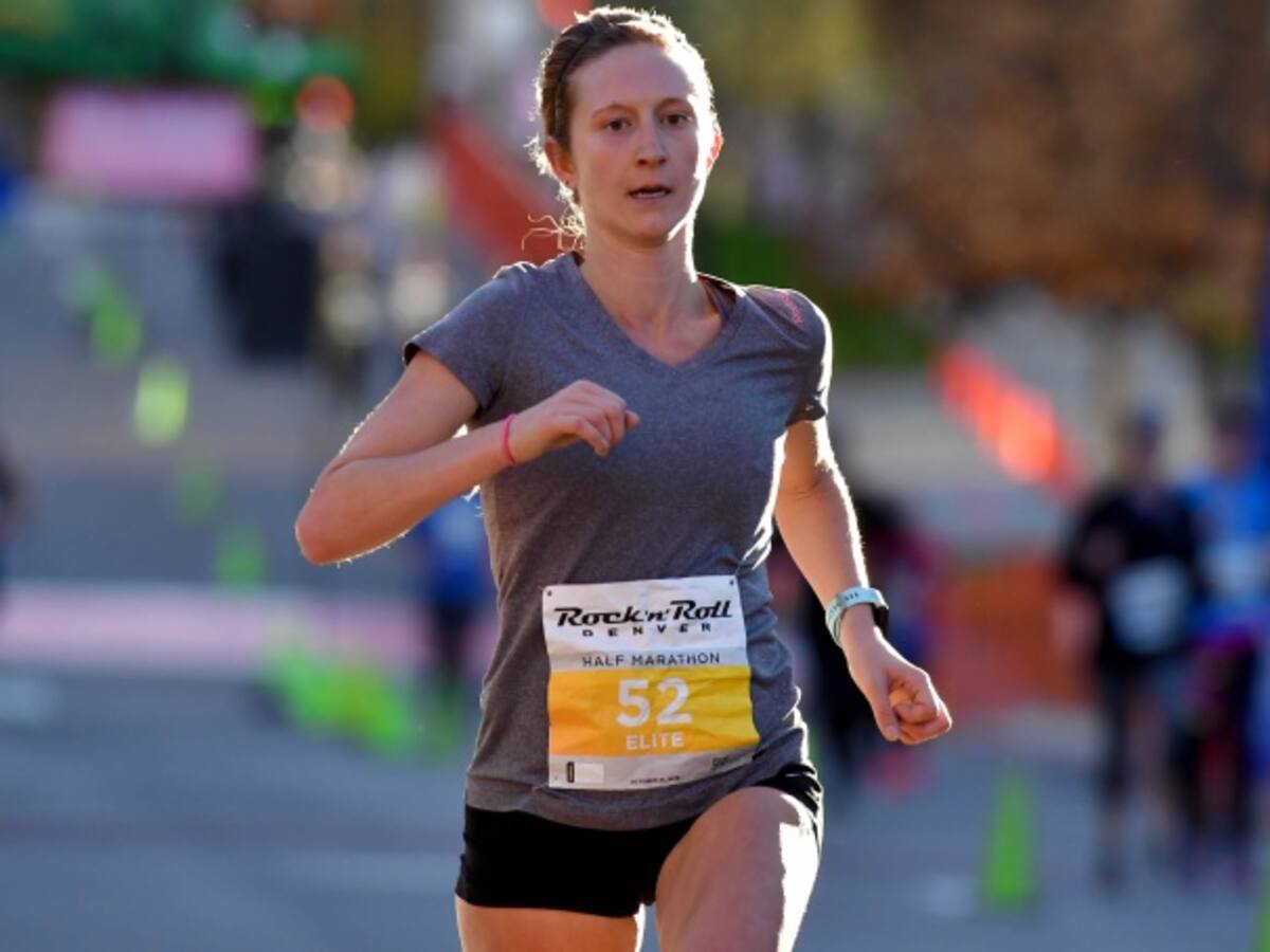 ¡De admirar! Deportista completó gateando su relevo durante una maratón