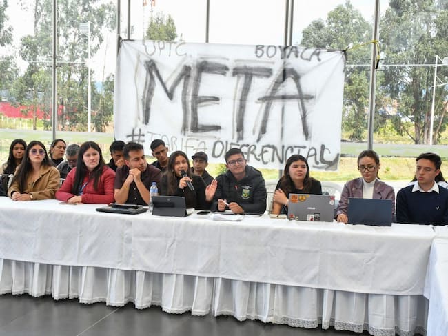 Los líderes estudiantiles de educación superior esperan que la mesa de diálogo se adelante en la Terminal de Transporte de Sogamoso, Boyacá / Foto: Caracol Radio.