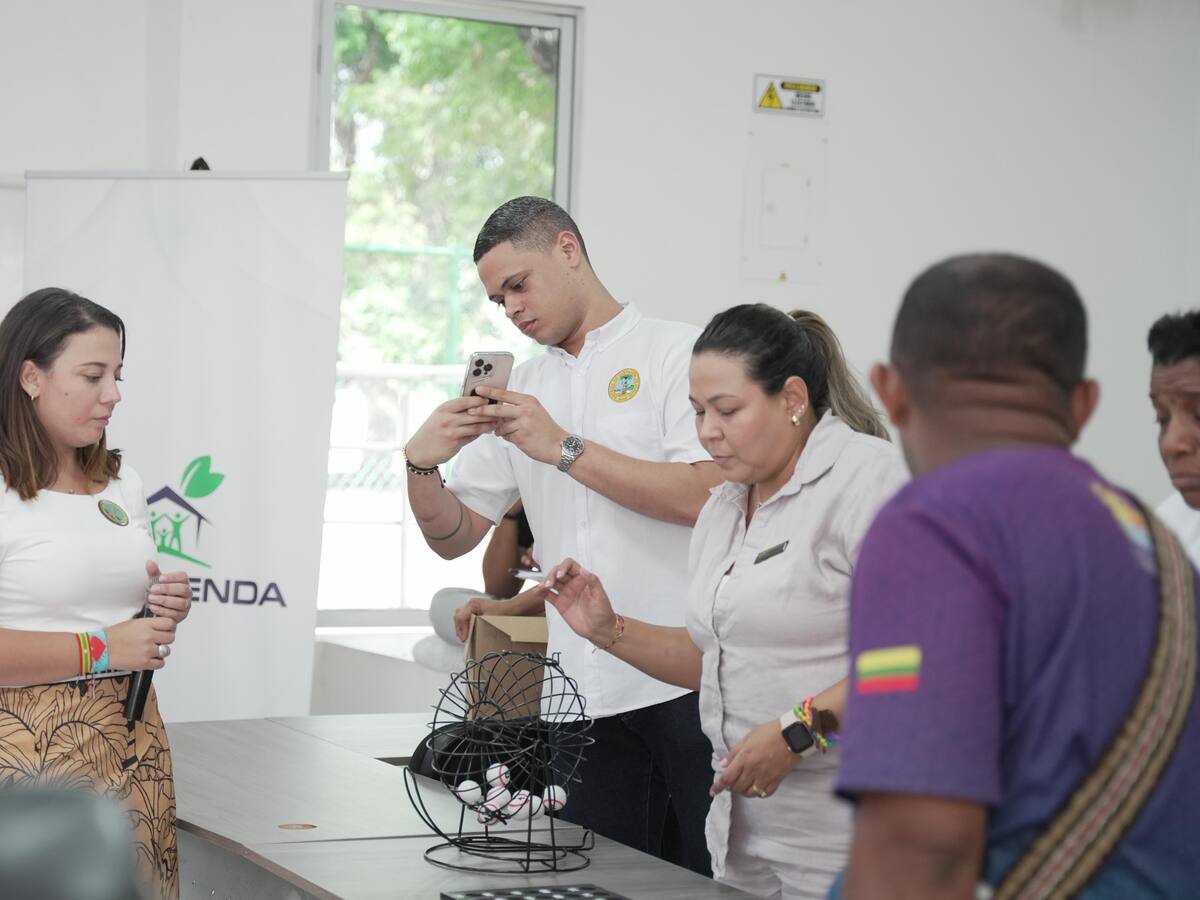 Cabildos indígenas y población víctima de Cartagena, beneficiados con mejoramientos de vivienda