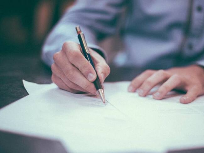 EIS estudia posibilidad de finalizar 23 contratos firmados