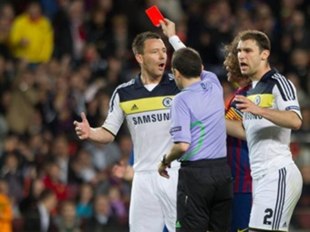 John Terry pide perdón a los hinchas del Chelsea tras su expulsión