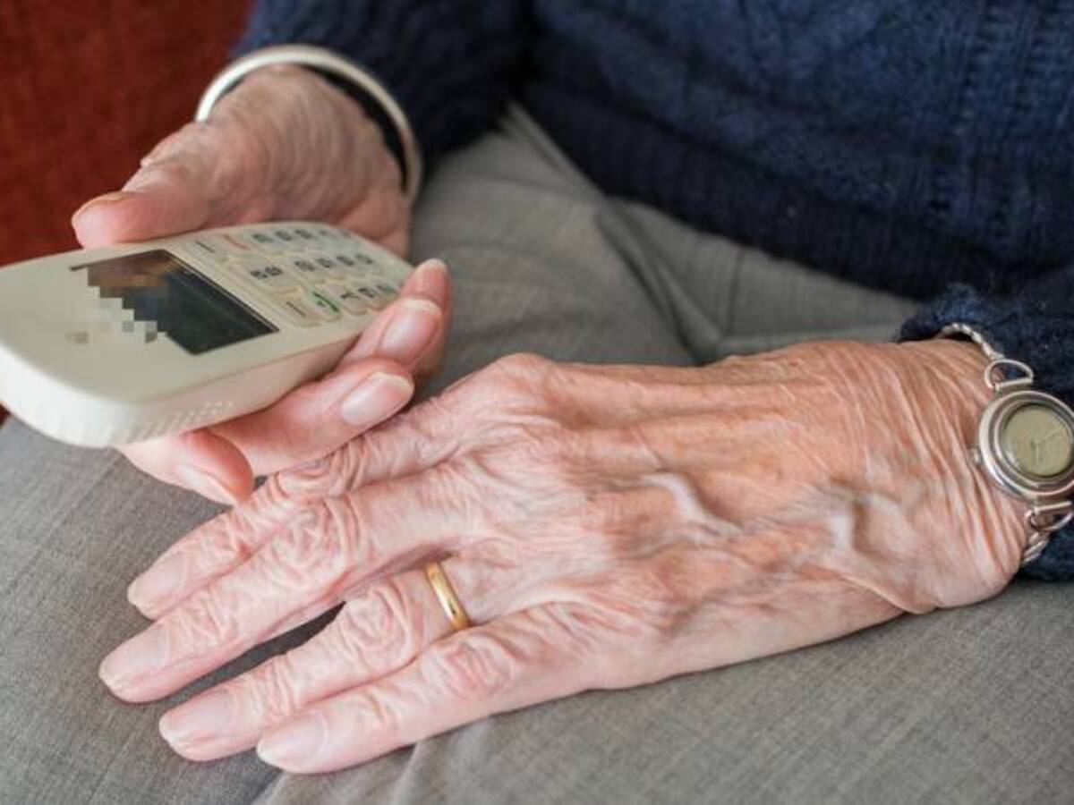 ¿De dónde nació la expresión 'flecha' para referirse a ciertos celulares?