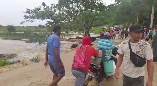 Desbordamiento del arroyo Loma Grande en Repelón, Atlántico./Tomada de video, cortesía de Antuaneth Ospino