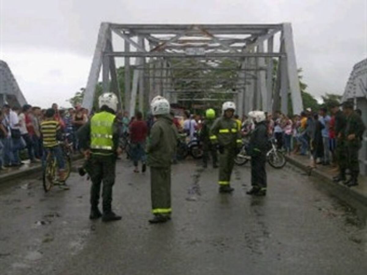 Canoeros bloquearon el puente fronterizo con Venezuela en Arauca