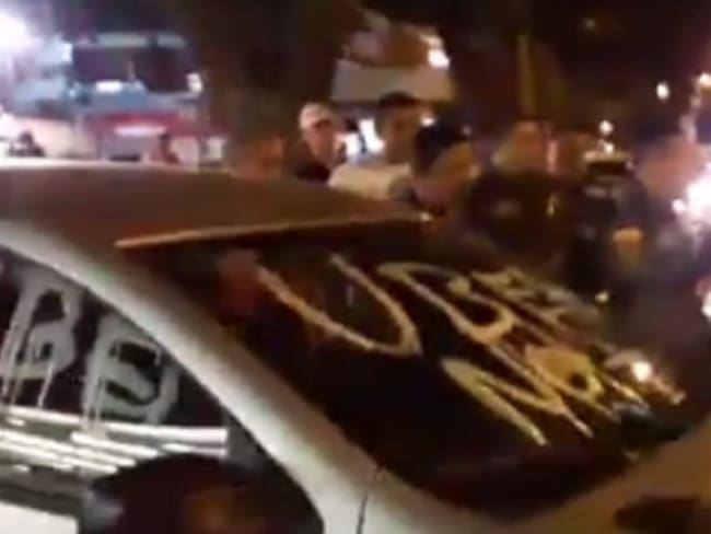 Taxistas bloquean vehículos y amenazan a conductores de Uber en Cali