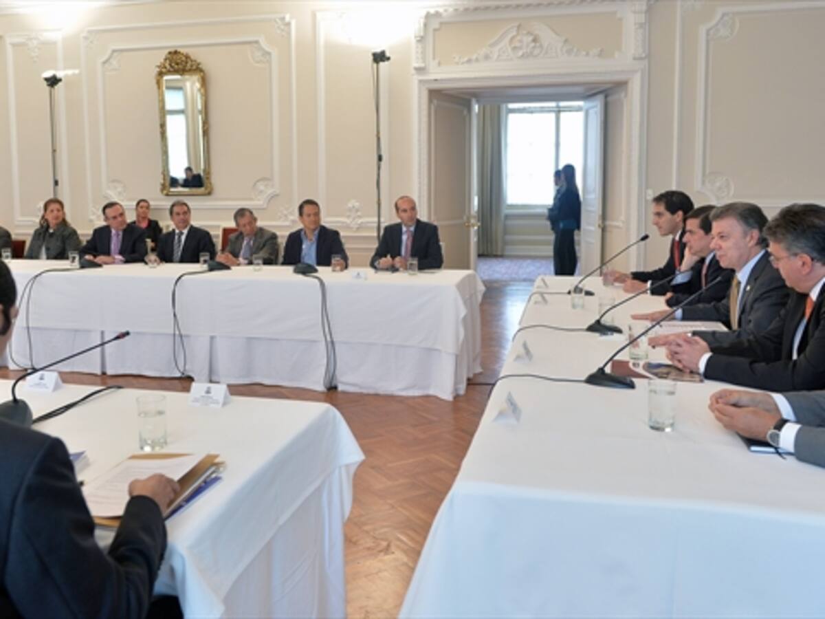 Gobierno suspenderá fumigación con glifosato: Santos a conservadores