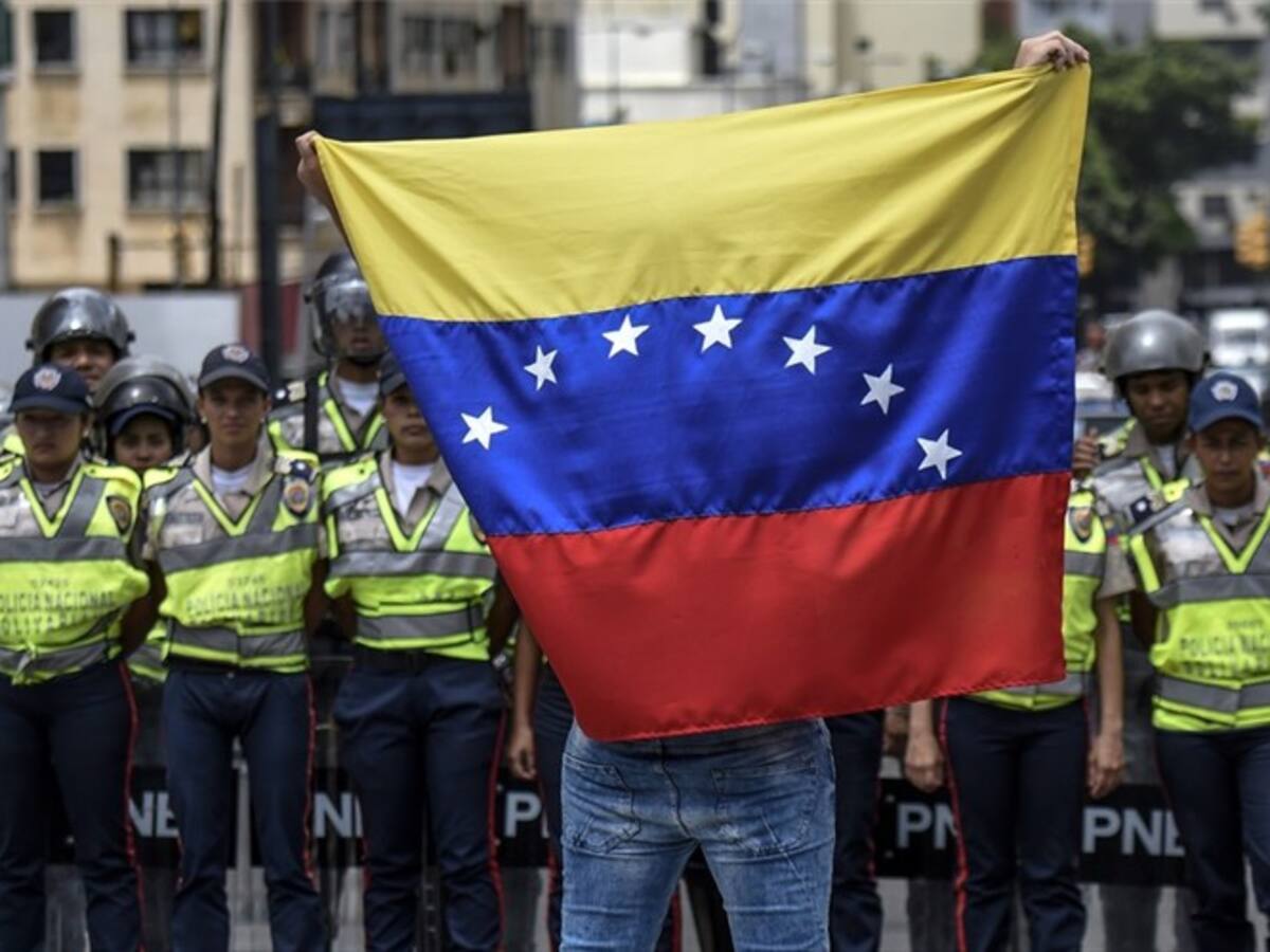 Seguiremos trabajando con vías diplomáticas ante la crisis venezolana: Lydia Barraza
