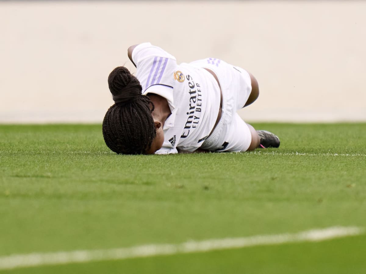 Linda Caicedo prende las alarmas: se retira lesionada entre lágrimas