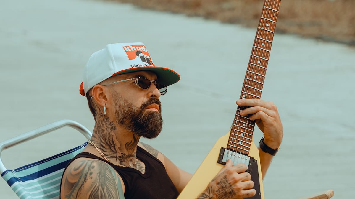 Mike Bahía lanza el video oficial de ‘Bonita, Bonita’