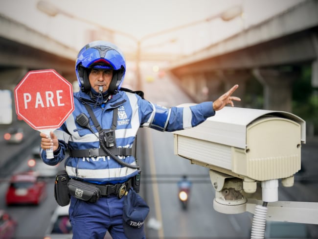 ¿Le llegó una fotomulta tarde? Este es el plazo máximo de tránsito para notificar y cómo impugnar // Caracol Radio
