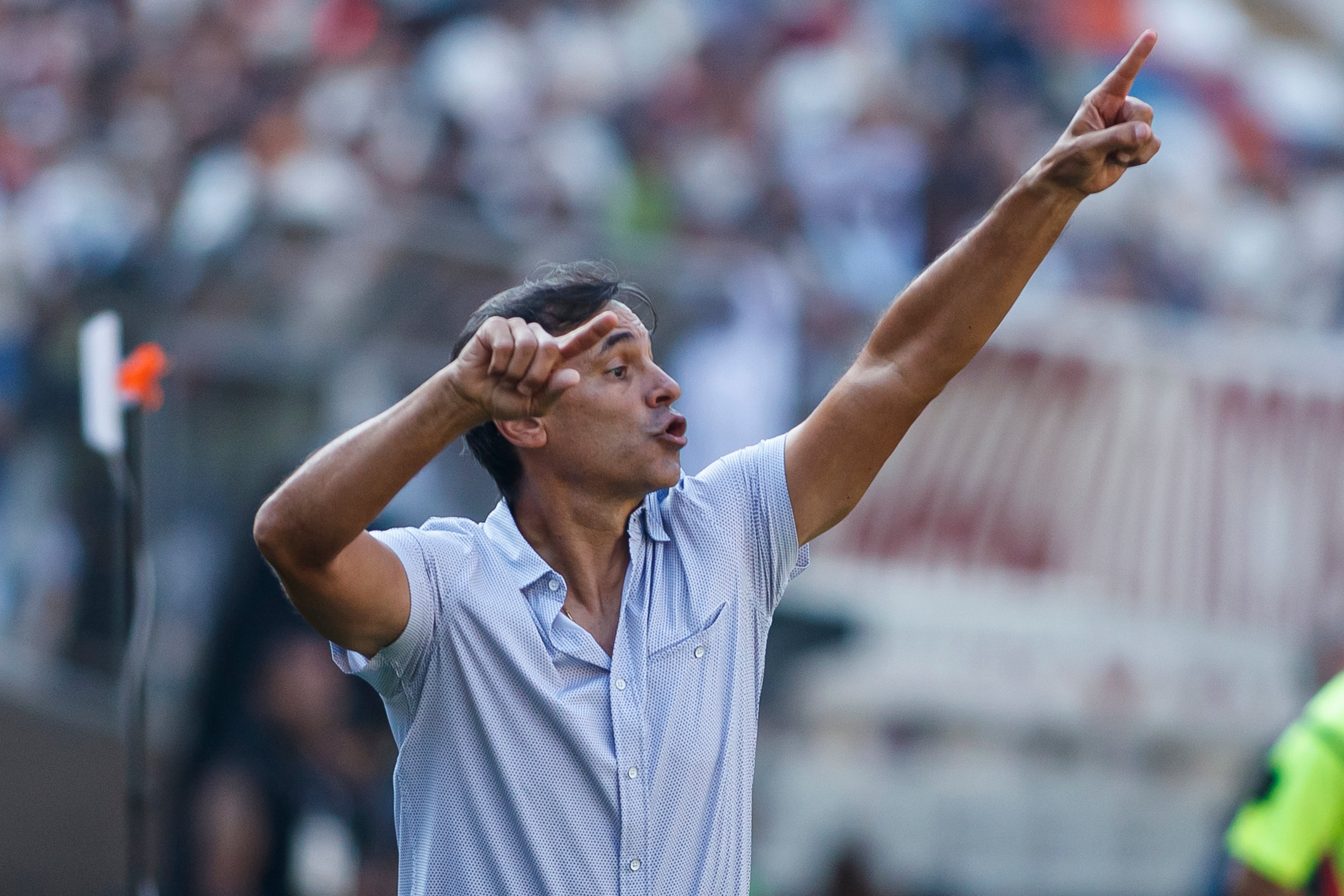 LIMA, PERU - MAY 25: Universitario Head Coach Fabian Bustos gestures during the Liga 1 match between Universitario and Los Chankas at Estadio Monumental on May 25, 2024 in Lima, Peru. (Photo by Martín Fonseca/Eurasia Sport Images/Getty Images)