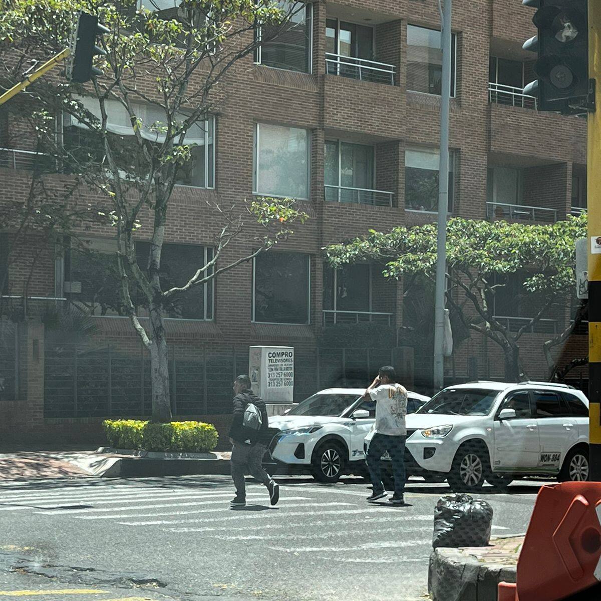 VIDEO | Delincuentes armados protagonizan violento robo al norte de Bogotá