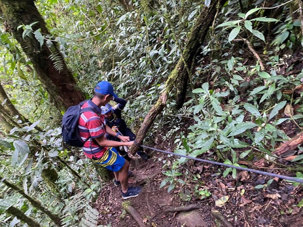 Bomberos rescataron a cuatro caminantes que estaban perdidos en zona rural de La Estrella
