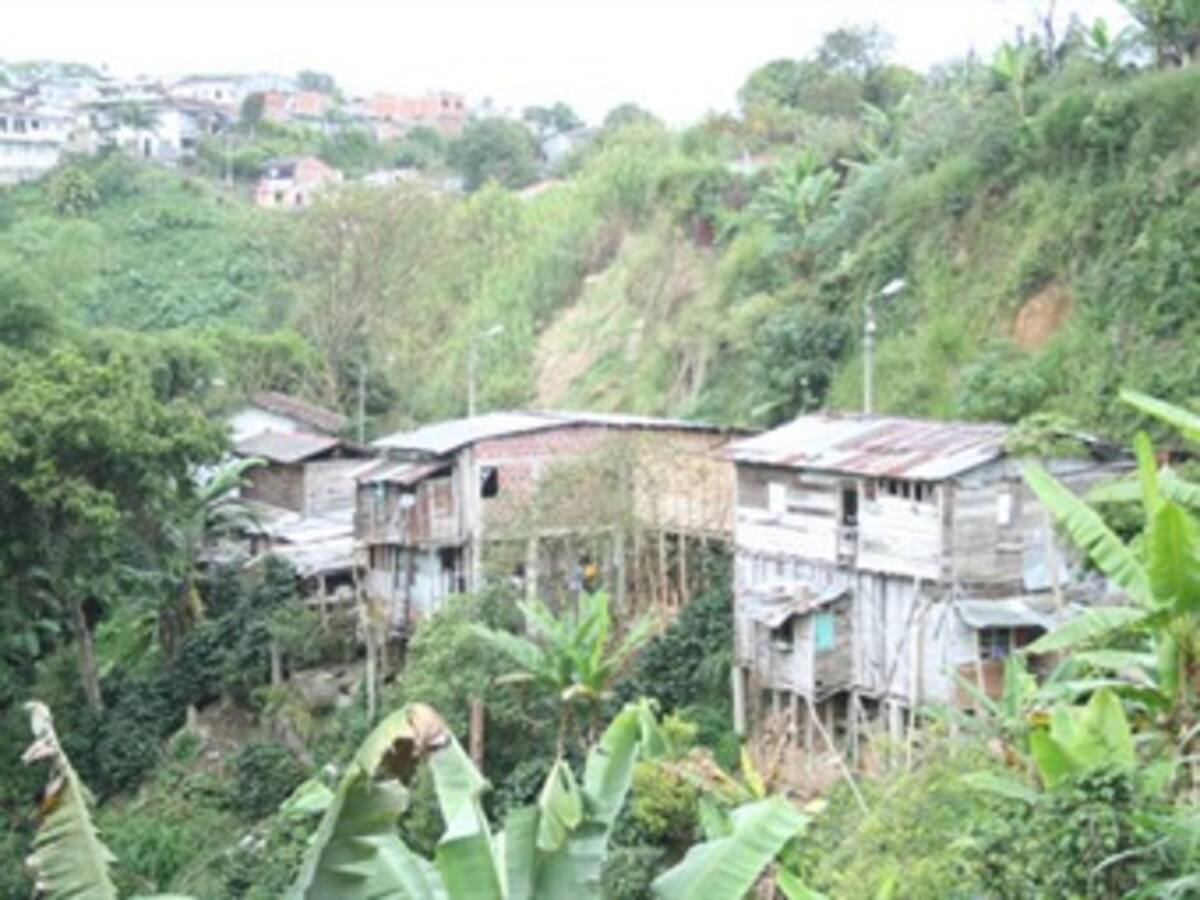 7 familias fueron desalojadas de una zona de alto riesgo en Armenia
