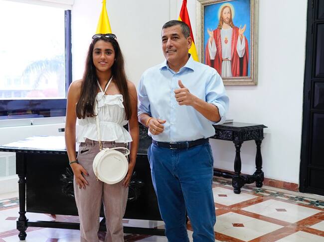 La tenista cartagenera Gabriela Baena junto al alcalde Dumek Turbay