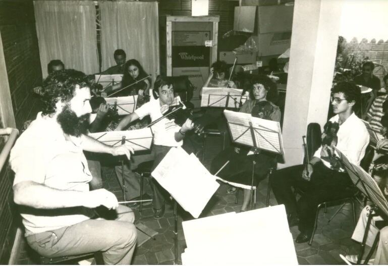 Orquesta Filarmónica de Medellín en sus inicios. Cortesía: Filarmed