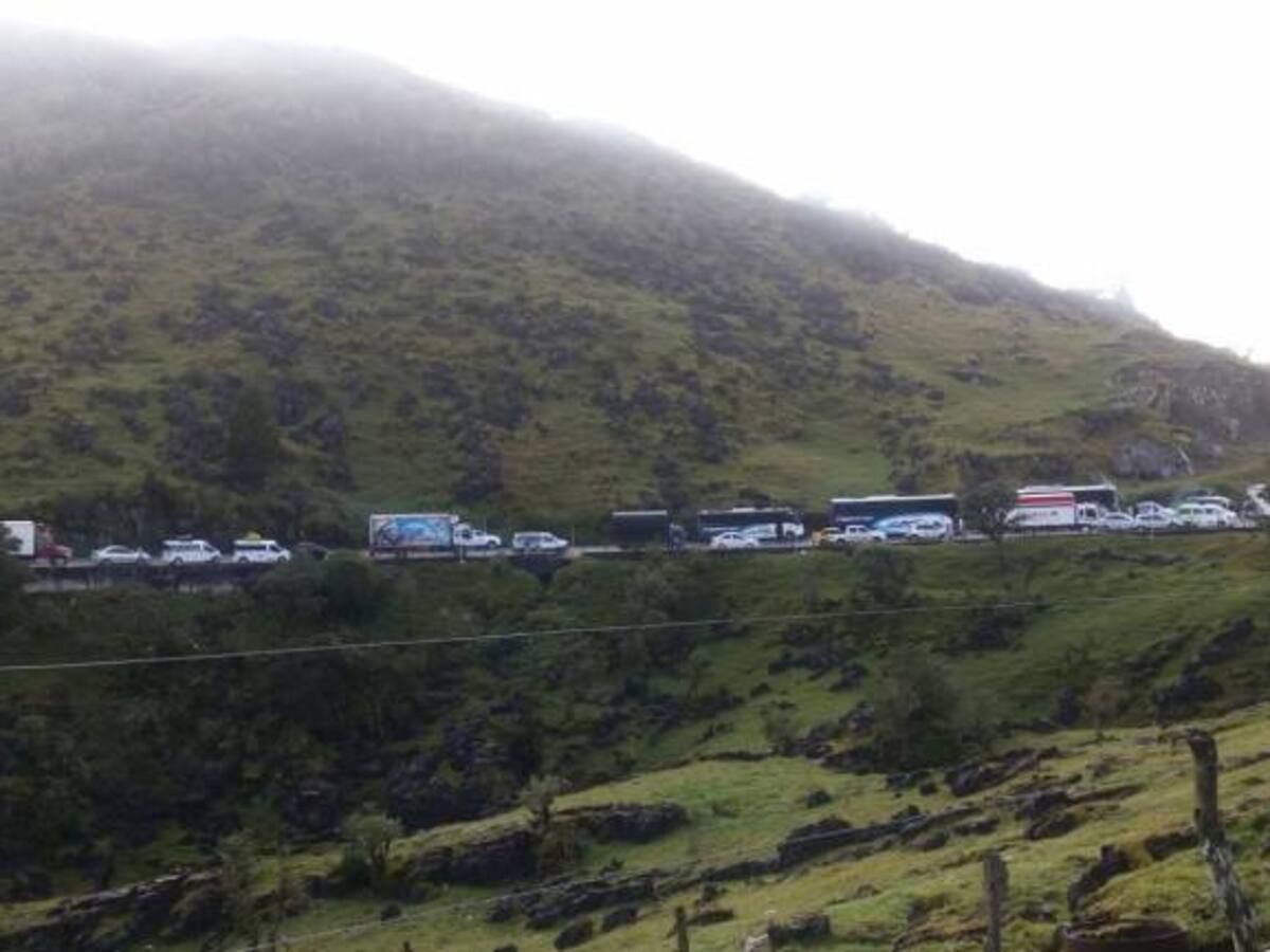 Empresas despachan buses por Ocaña ante derrumbes de la vía a Pamplona