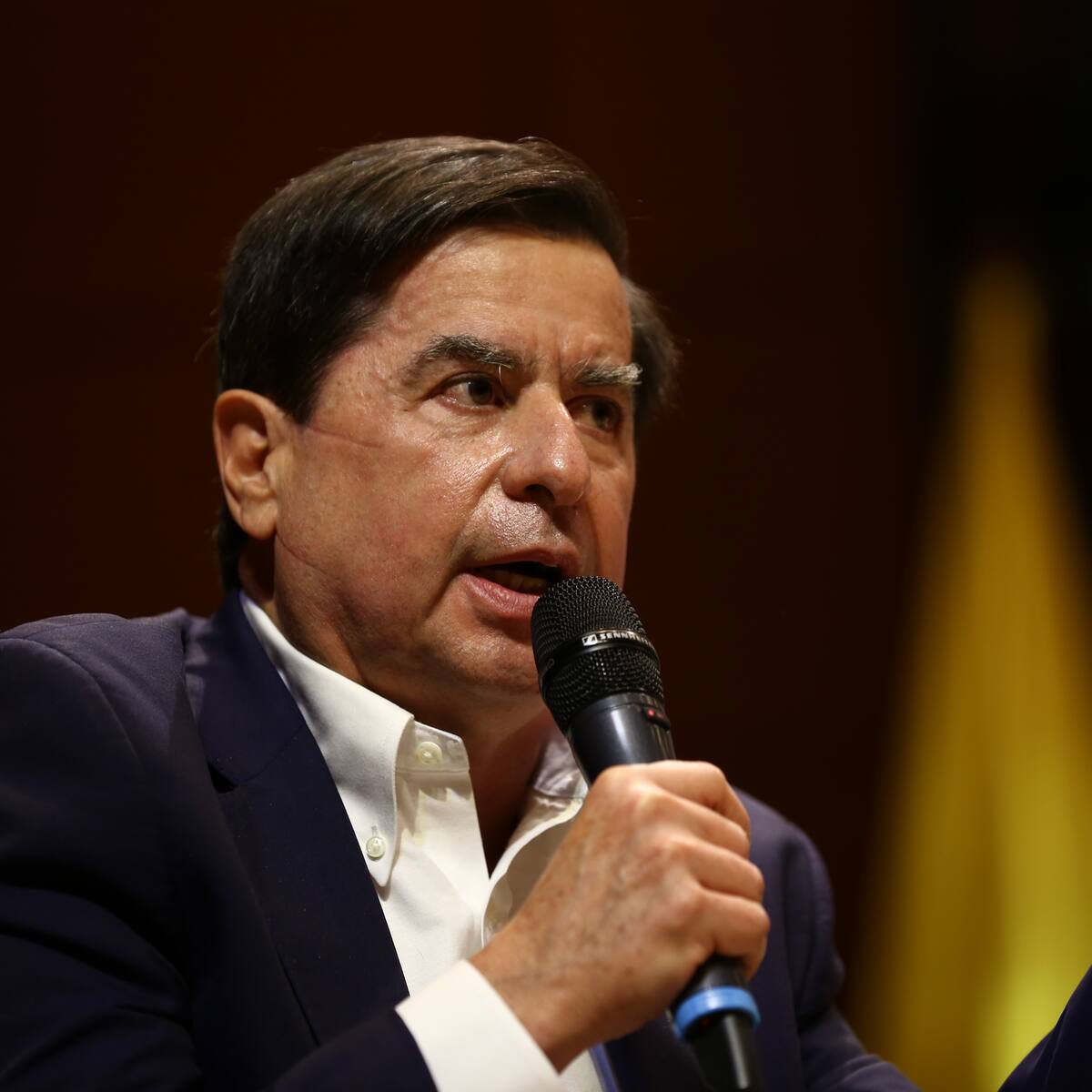 Juan Fernando Cristo, ministro del Interior, saldrá de su cargo en mayo