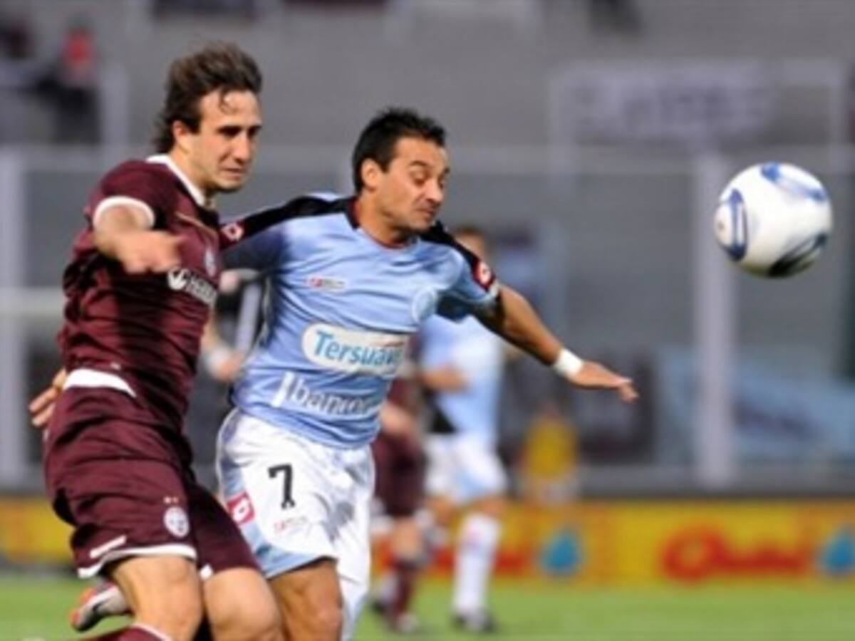 Lanús alcanzó a Velez en el liderato del fútbol argentino