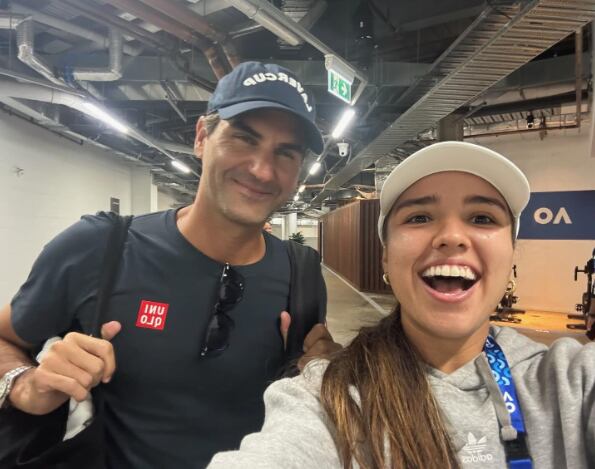 Camila Osorio junto a Roger Federer en el Abierto de Australia / Instagram: Camila Osorio.