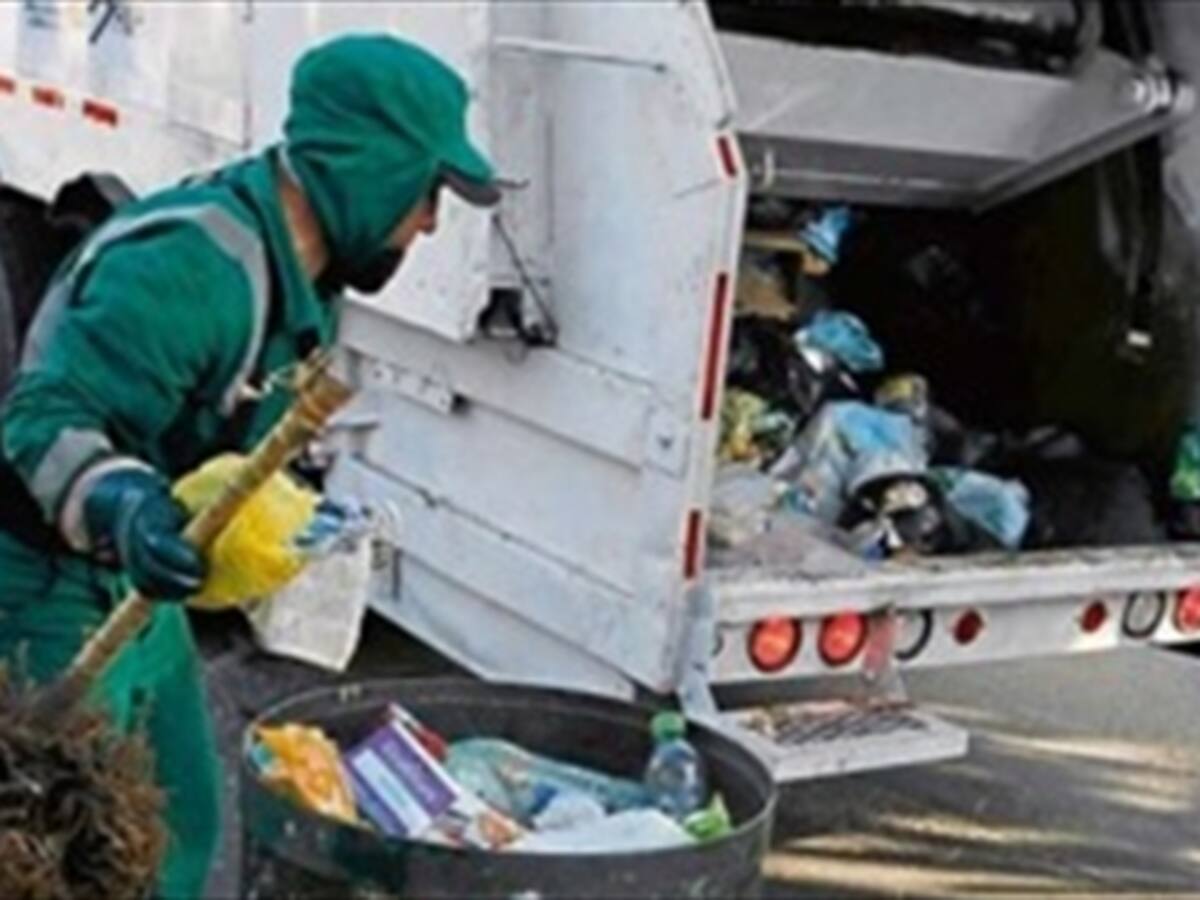 Fiscalía debe investigar complot contra esquema de aseo: Abogado de Petro