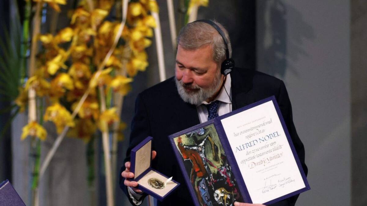 Para ayudar a niños de Ucrania un periodista ruso vendió medalla de Nobel