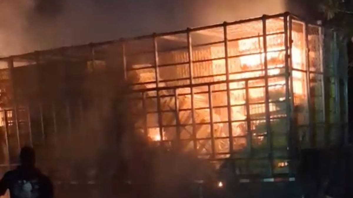 Investigan instalación de explosivos cerca de donde incineraron camión con pollos vivos en Jamundí