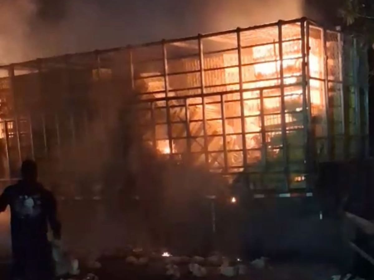 Investigan instalación de explosivos cerca de donde incineraron camión con pollos vivos en Jamundí