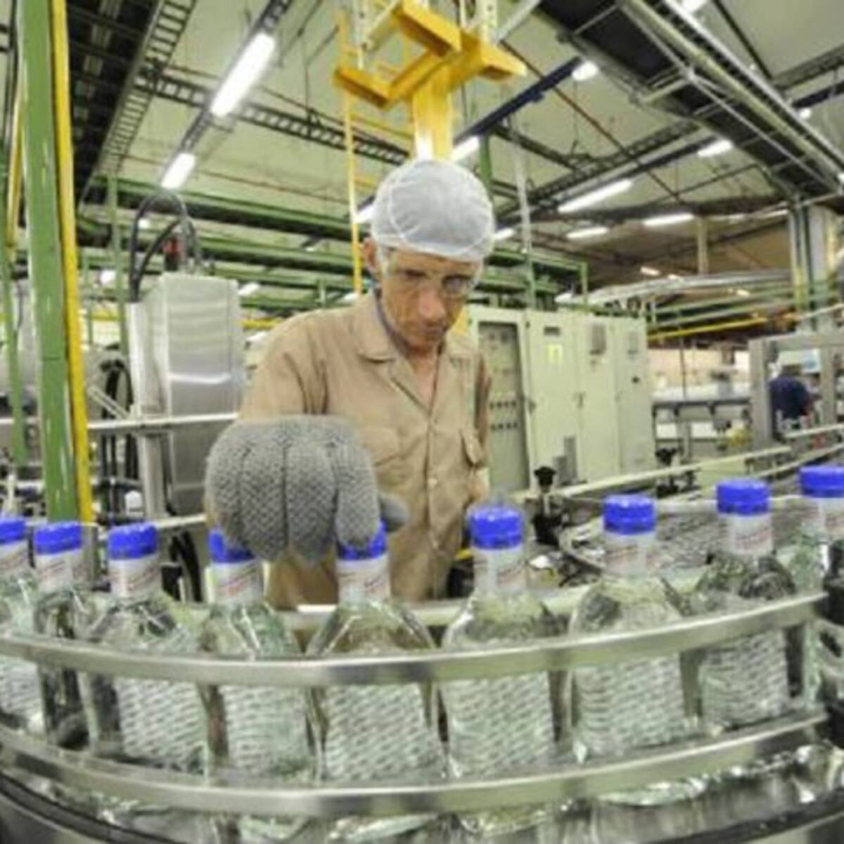 Por presunto plagio ordenan a la FLA no comercializar el aguardiente Real Amarillo