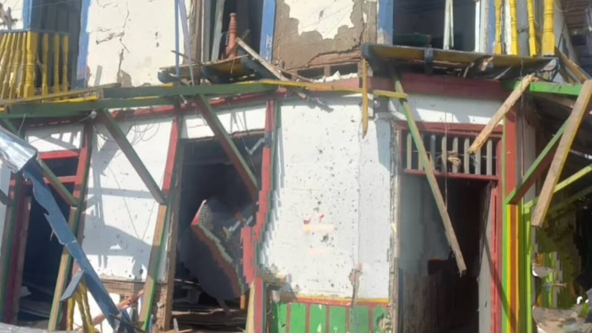 Dos motocicletas cargadas con explosivos detonaron en el centro del Valle