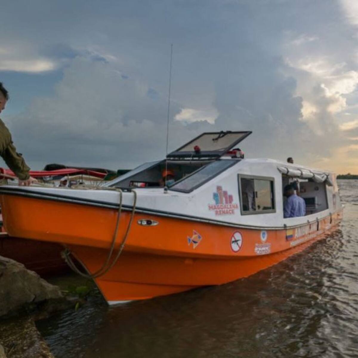 50 mil magdalenenses reciben modernas ambulancias acuáticas