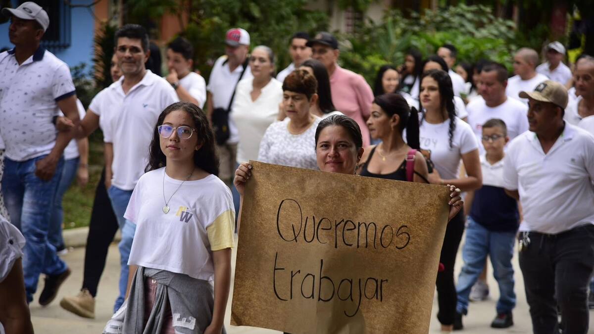 En Vegachí 500 trabajadores de una constructora se quedaron sin comida por el paro